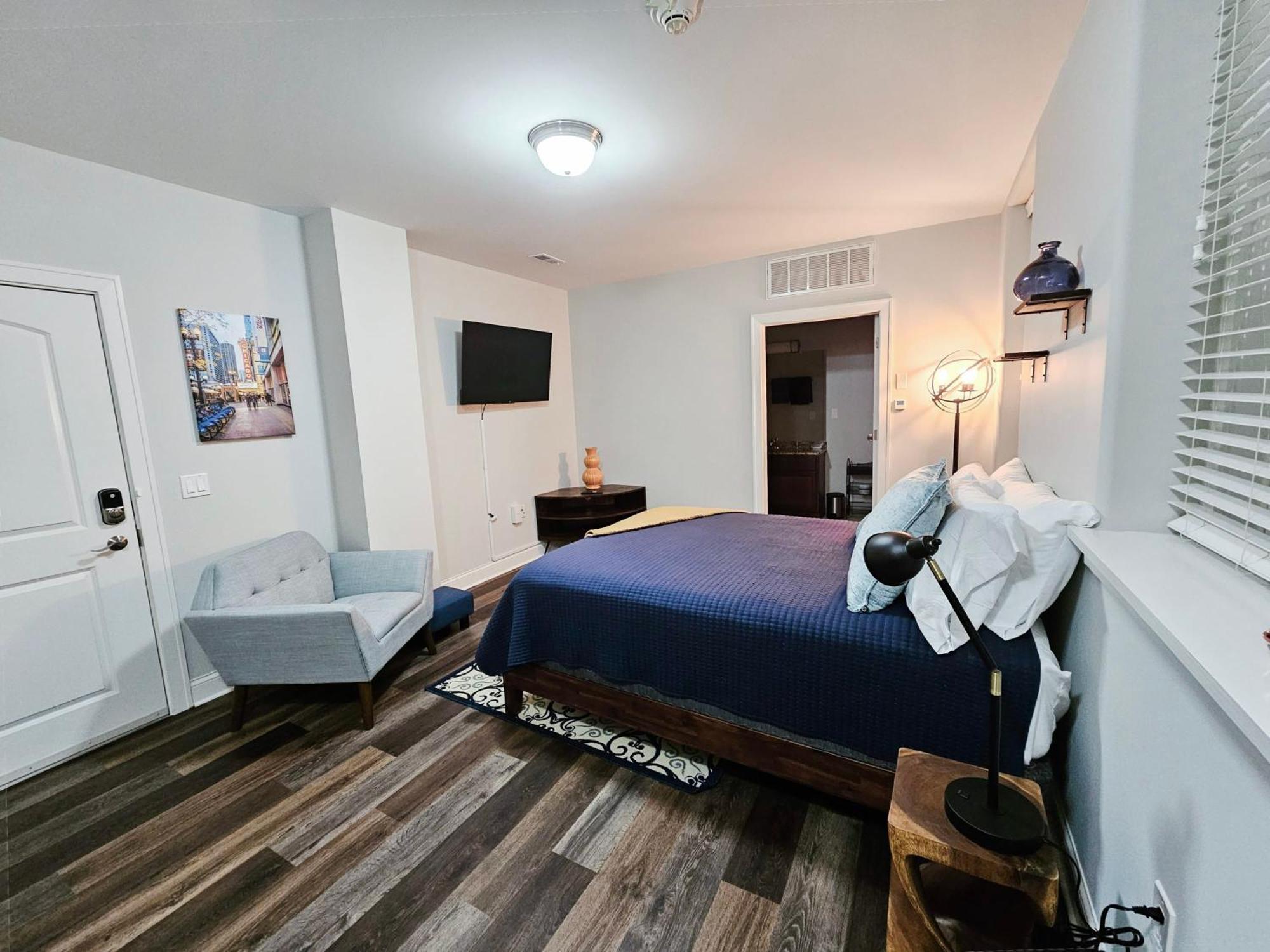 Cute + Cozy Studio At The Inman - 207 Champaign Exterior photo