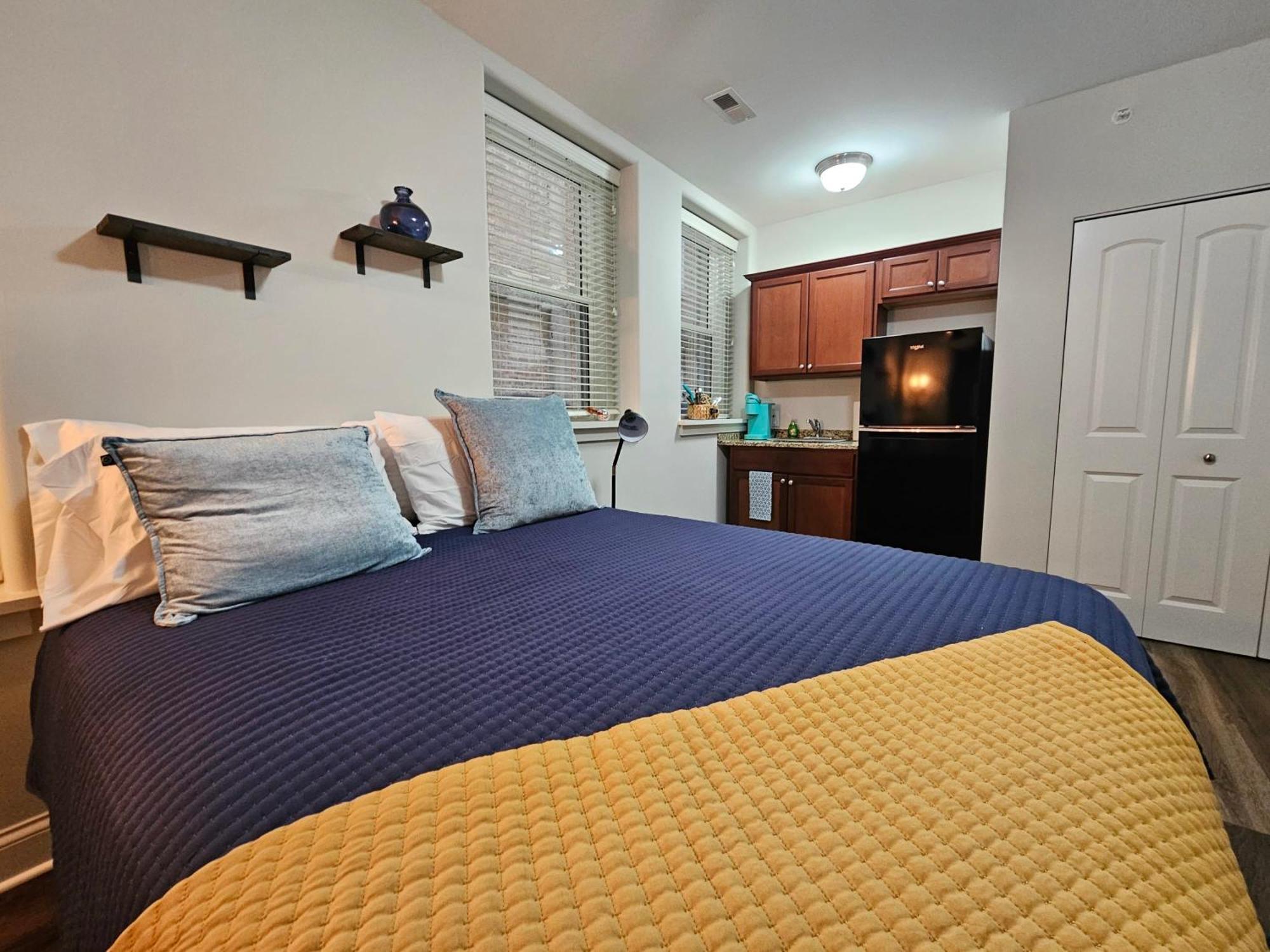 Cute + Cozy Studio At The Inman - 207 Champaign Exterior photo